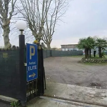 B&B The Sun Swimming & Pool Affittacamere *