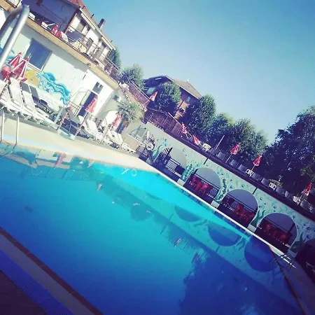 B&B The Sun Swimming & Pool Gasthuis *