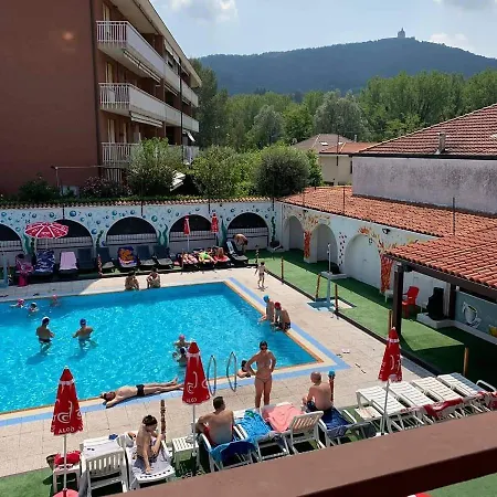 B&B The Sun Swimming & Pool Guest house